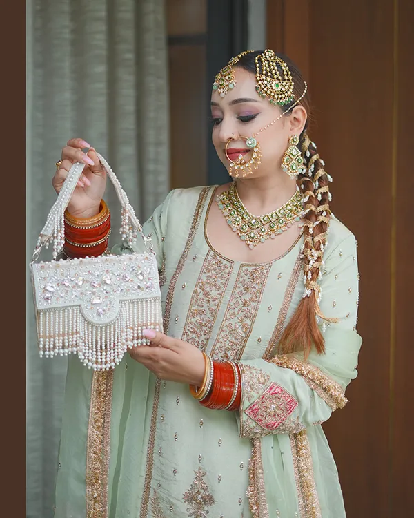 Pearl_Grace_Embellished_Tassel_Clutch